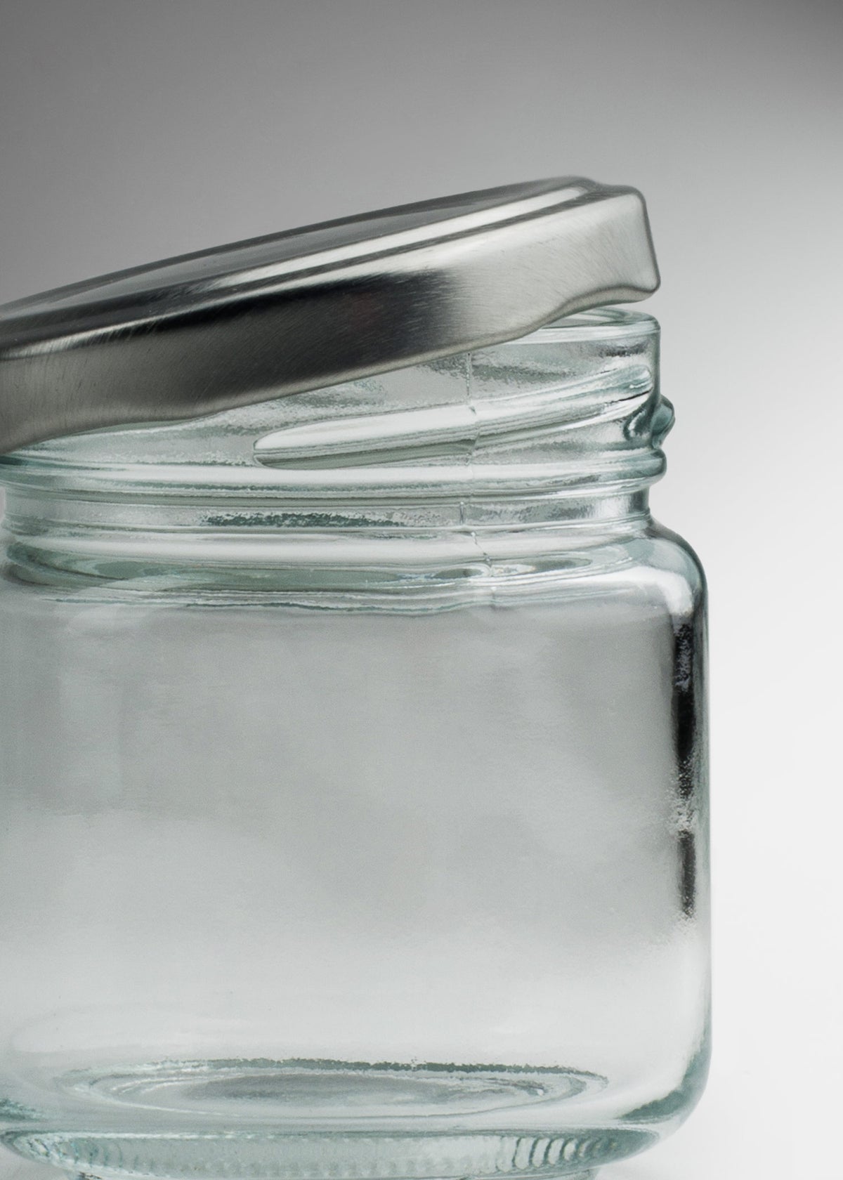 Frascos cilindro de vidrio transparente con tapa plateada de 50 a 500 ml — imagen de producto