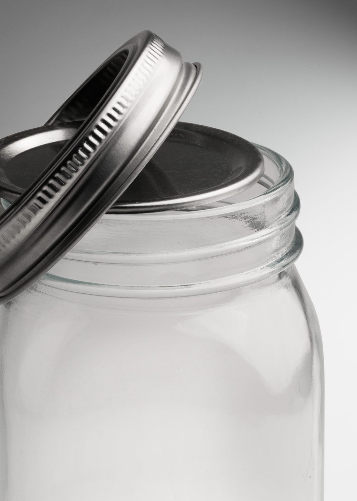 Frascos para conserva cilindro de vidrio transparente con tapa plateada de dos piezas 300 ml, 500 ml y 1 L — imagen de producto