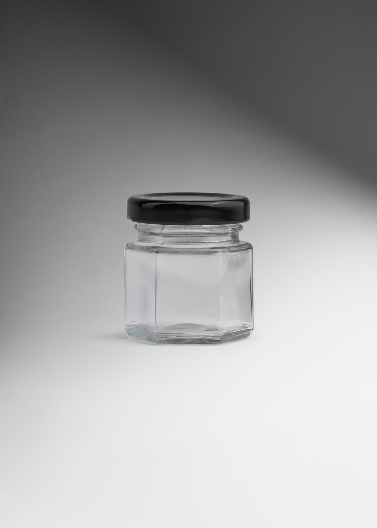 Frascos hexagonales de vidrio transparente con tapa negra uso alimenticio de 45 a 500 ml — imagen de producto