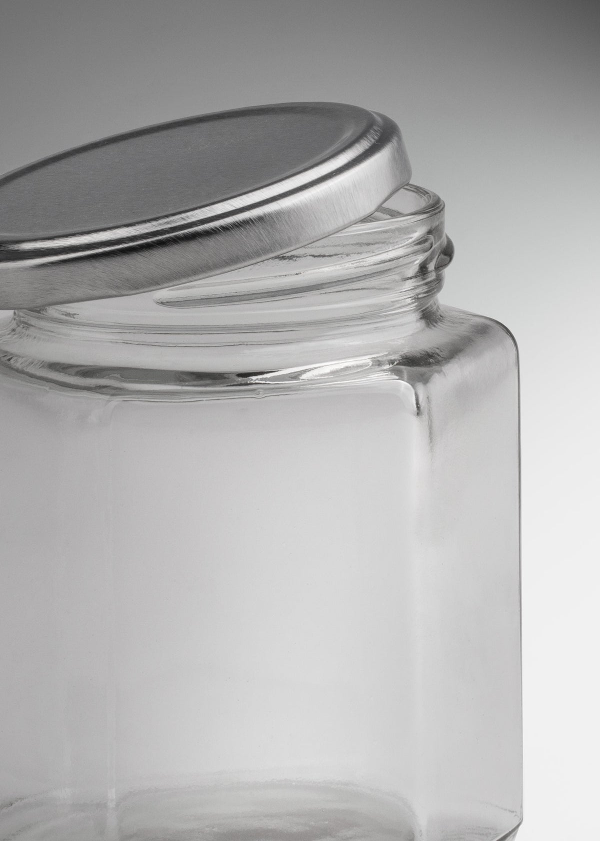 Frascos hexagonales de vidrio transparente con tapa plateada uso alimenticio de 45 a 500 ml — imagen de producto