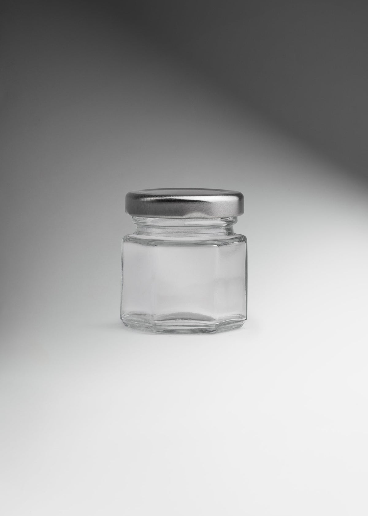 Frascos hexagonales de vidrio transparente con tapa plateada uso alimenticio de 45 a 500 ml — imagen de producto