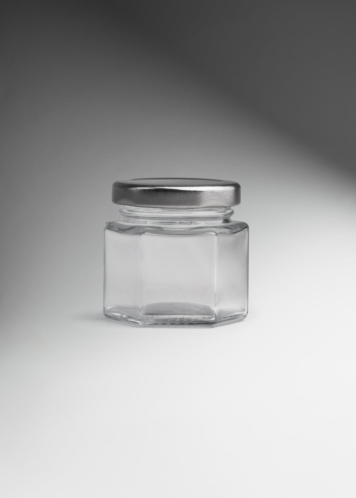 Frascos hexagonales de vidrio transparente con tapa plateada uso alimenticio de 45 a 500 ml — imagen de producto