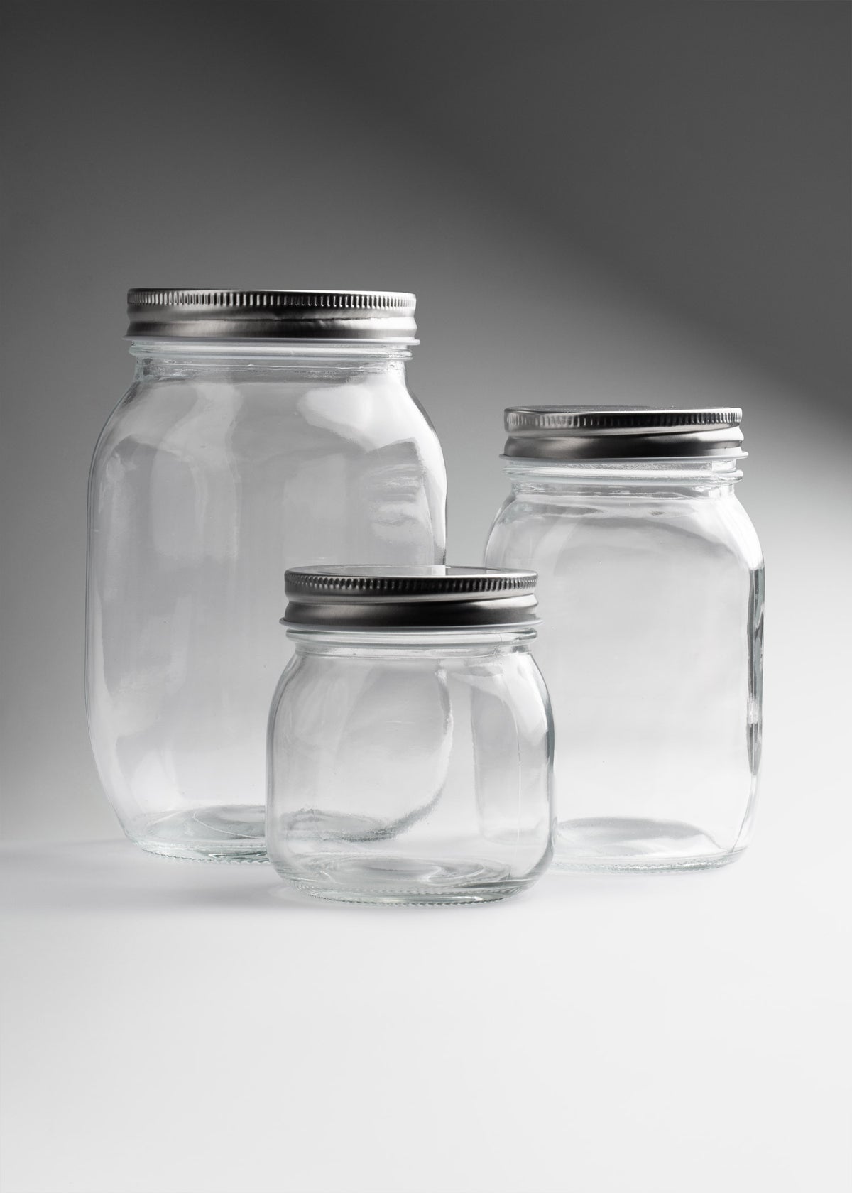 Frascos de vidrio transparente con tapa plata 150, 300, 500 ml y 1 L — imagen de producto