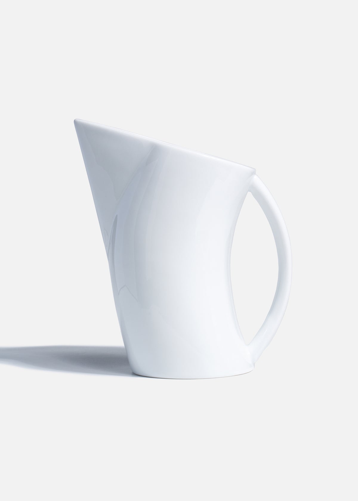 Jarra para crema de porcelana blanco Curve 540 ml — imagen de producto, vista 1