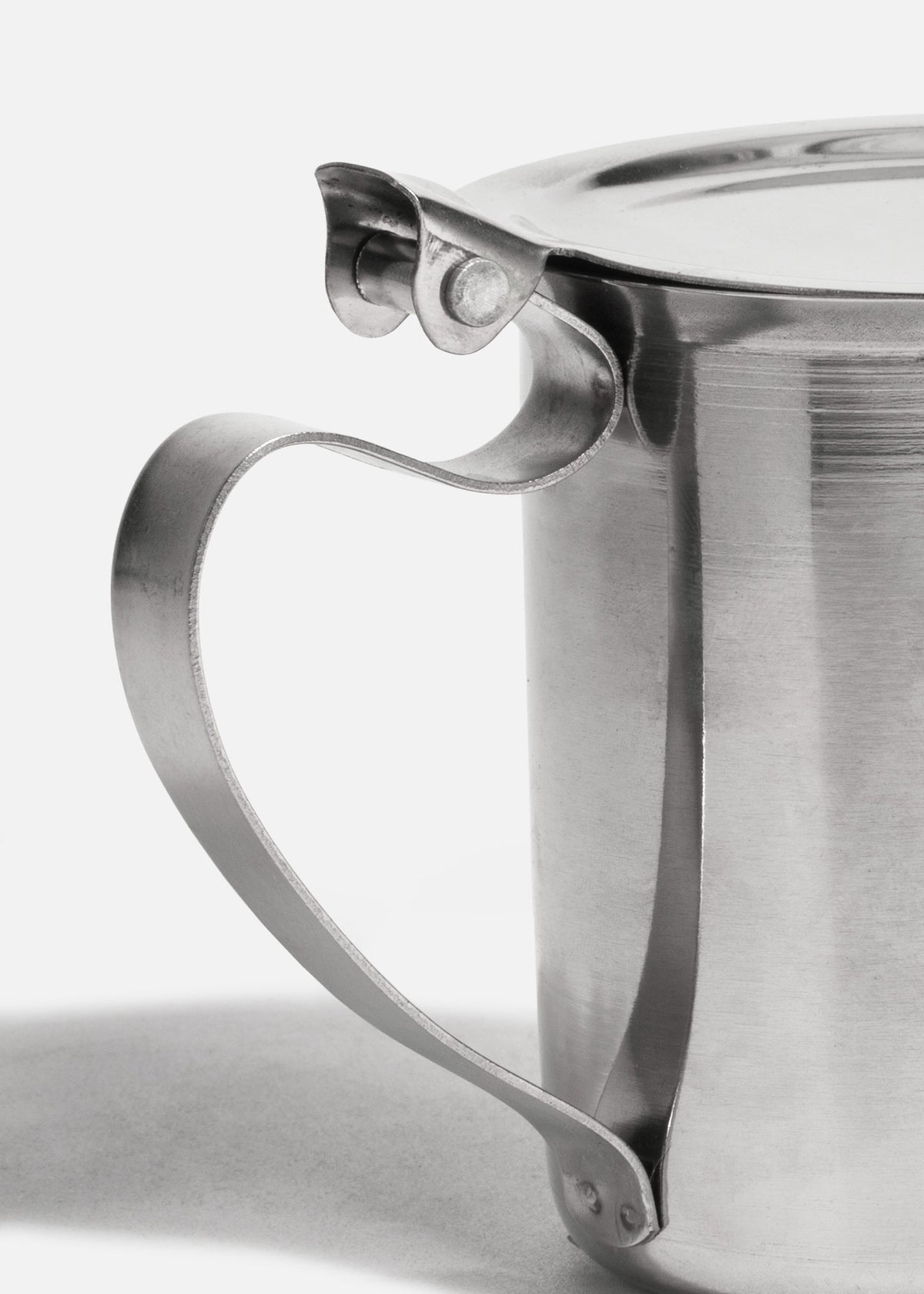 Jarra cremera tipo monaco con tapa de acero inoxidable plata para servicio de café en restaurantes 10 oz — imagen de producto