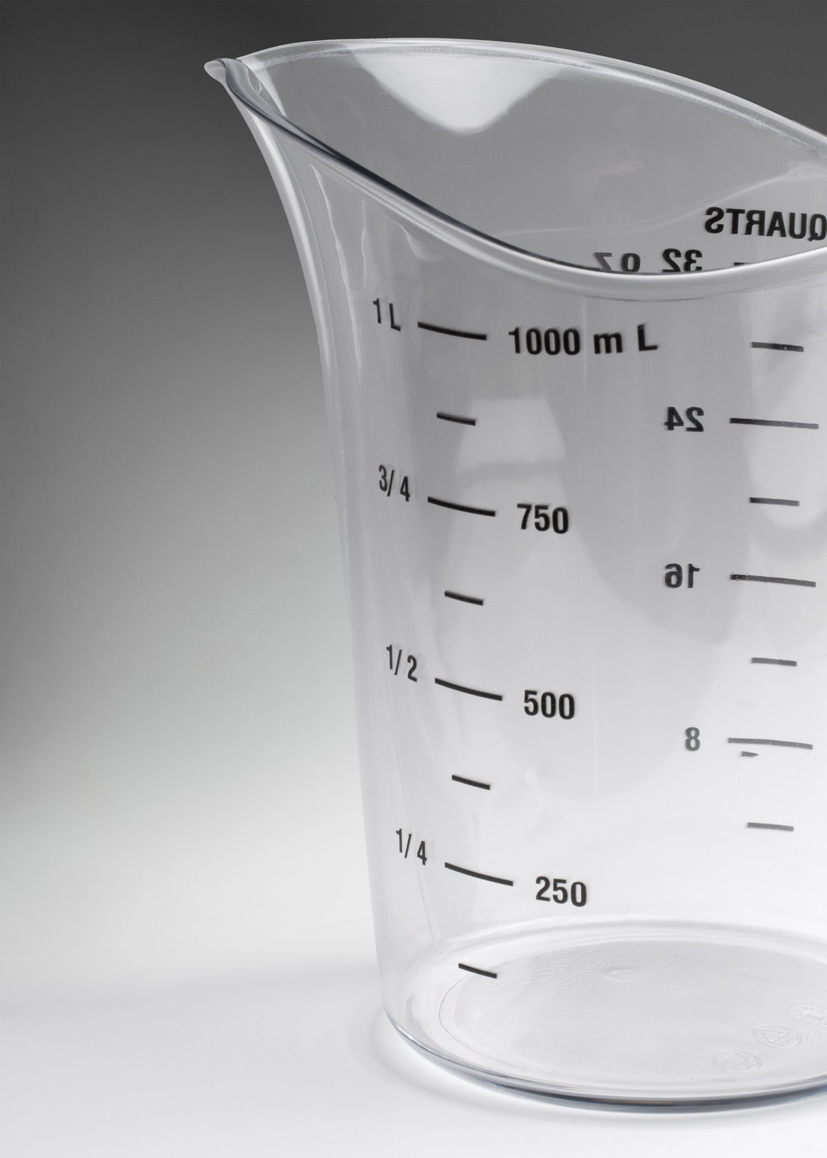 Jarra medidora de policarbonato transparente Arc 1 L. Economica — imagen de producto