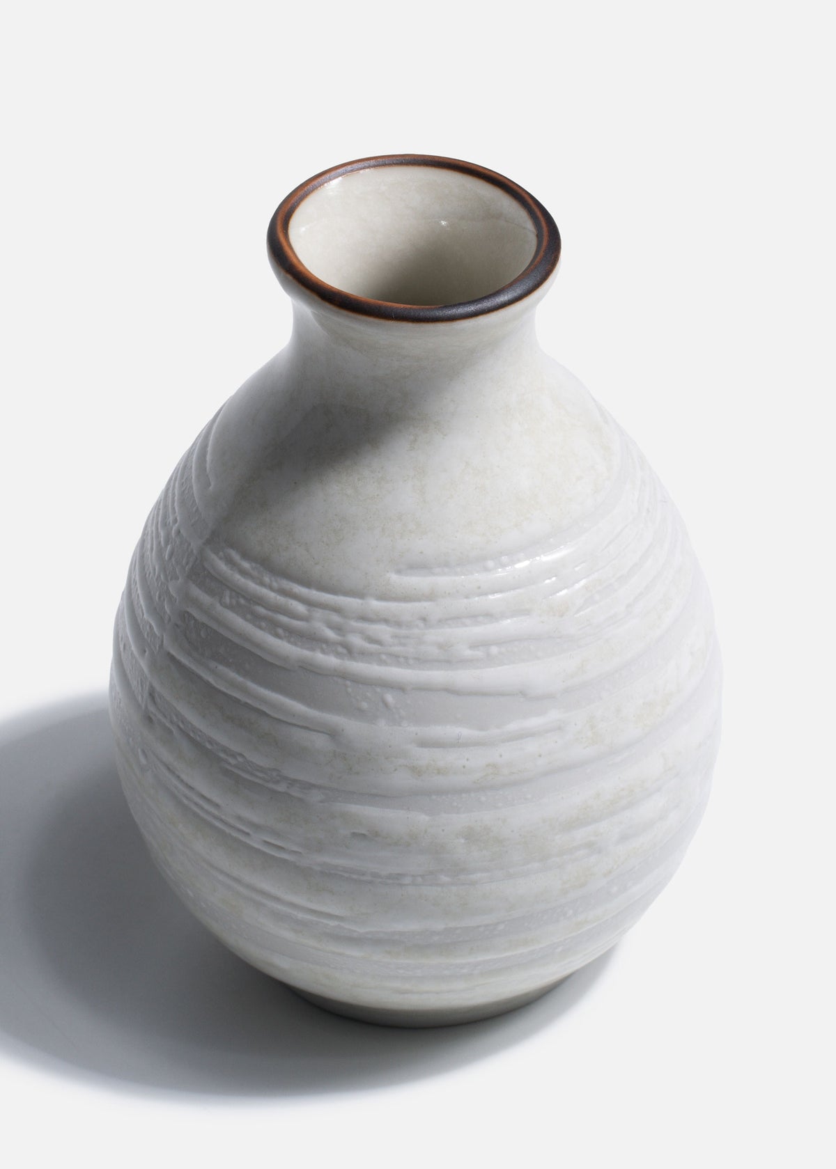 Jarra para sake beige con textura de porcelana Aoi 235 ml — imagen de producto, vista 5