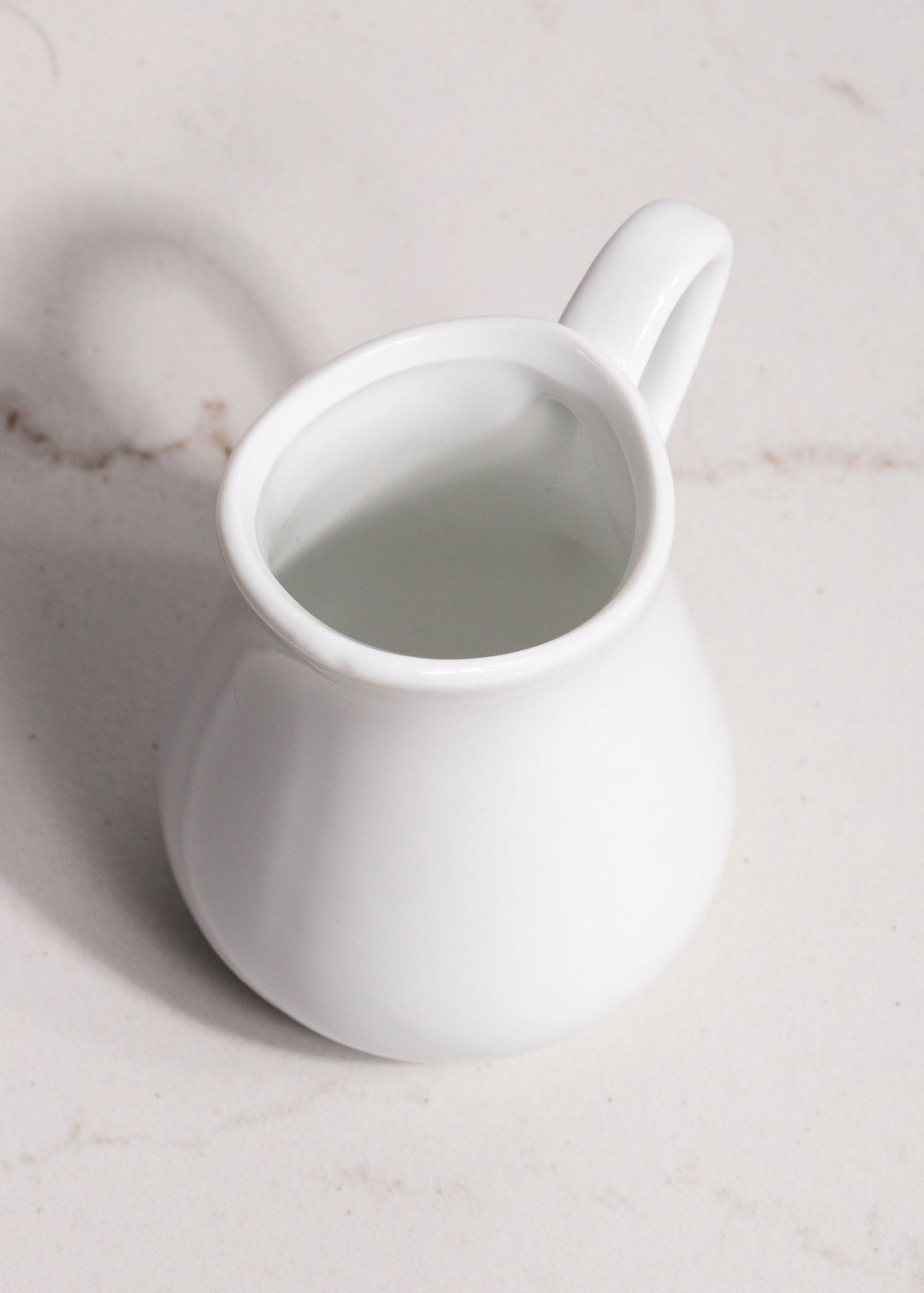 Lechera de porcelana blanca Lara 8.2x6.5 cm 80 ml — imagen de producto, vista 4