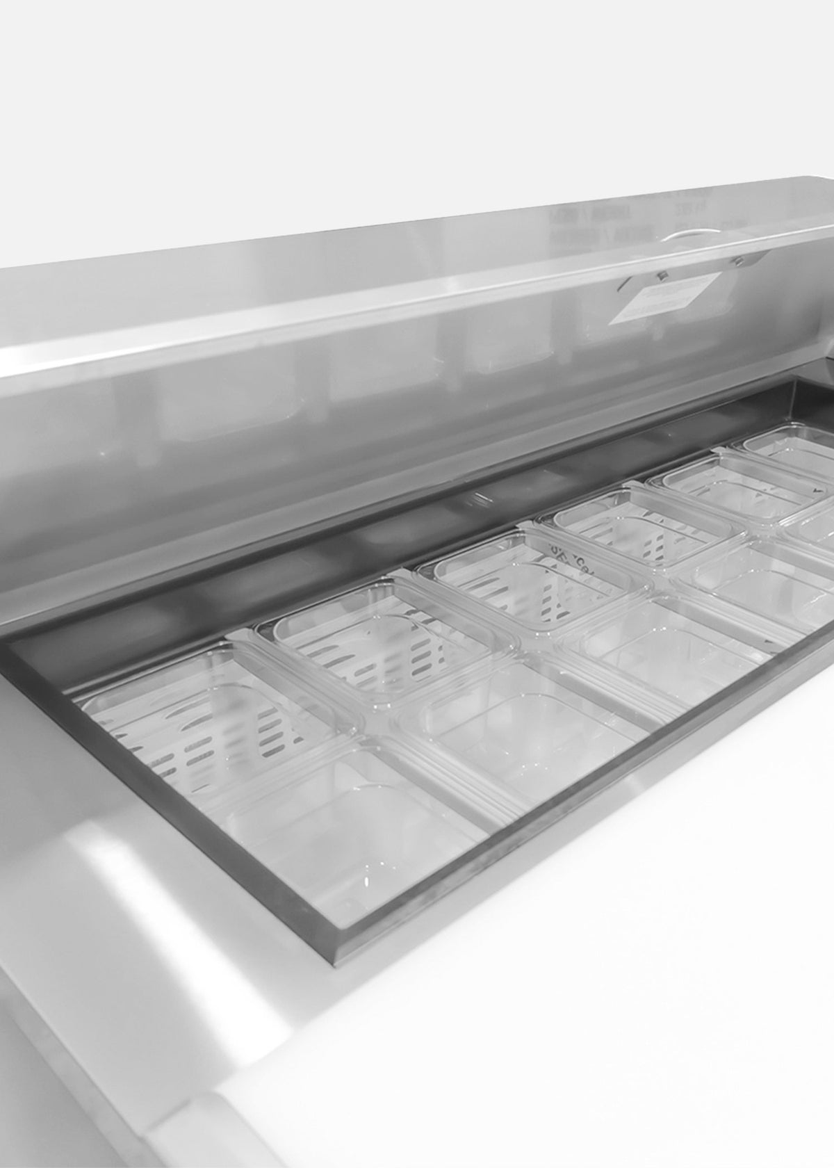 Mesa refrigerada de preparación de acero inoxidable 48" 357 L. Temperatura de 0°C a 4° C. 2 puertas. Largo 124 cm, ancho 76 cm, alto 117 cm. Rhino MERSAL-48 — imagen de producto