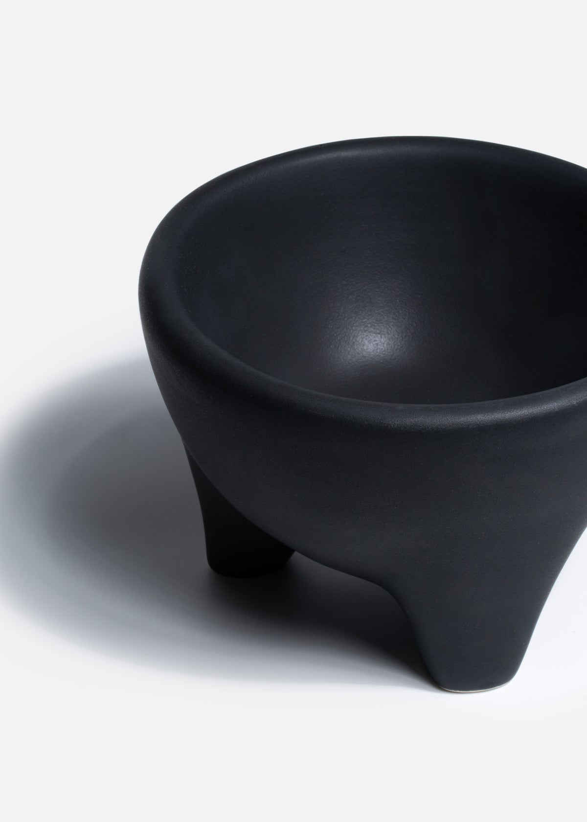 Molcajete de porcelana negro mate Areu 370 ml — imagen de producto, vista 4