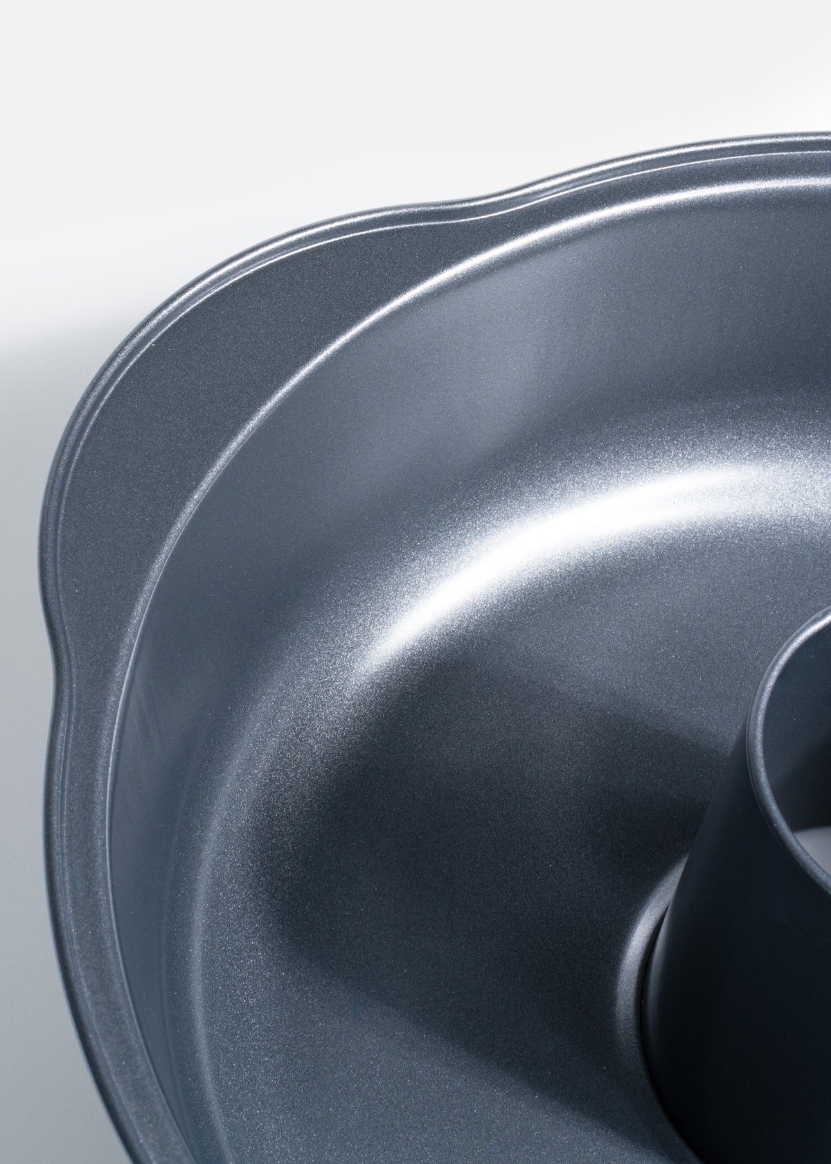 Molde para rosca de acero inoxidable gris oxford Titan 33.5 cm — imagen de producto, vista 4
