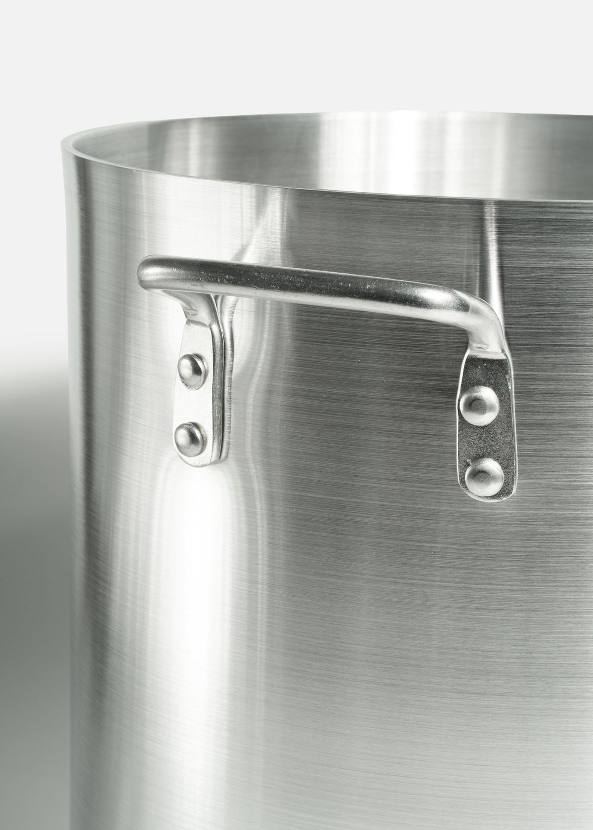 Olla de aluminio grado alimenticio triple fuerte con tapa Big Cook 24 L — imagen de producto