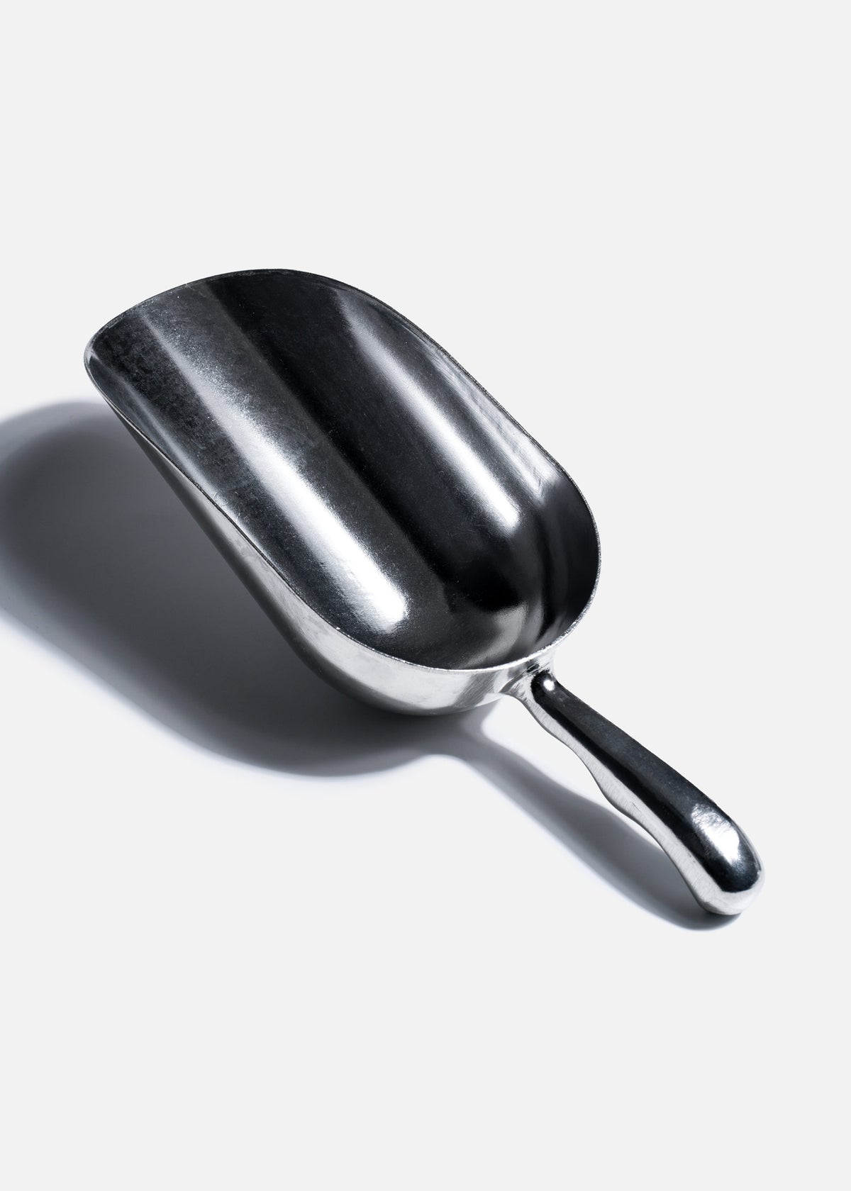 Cuchara redonda para hielo de aluminio Ice Scoop 5, 12 y 24 oz. Premium — imagen de producto, vista 4