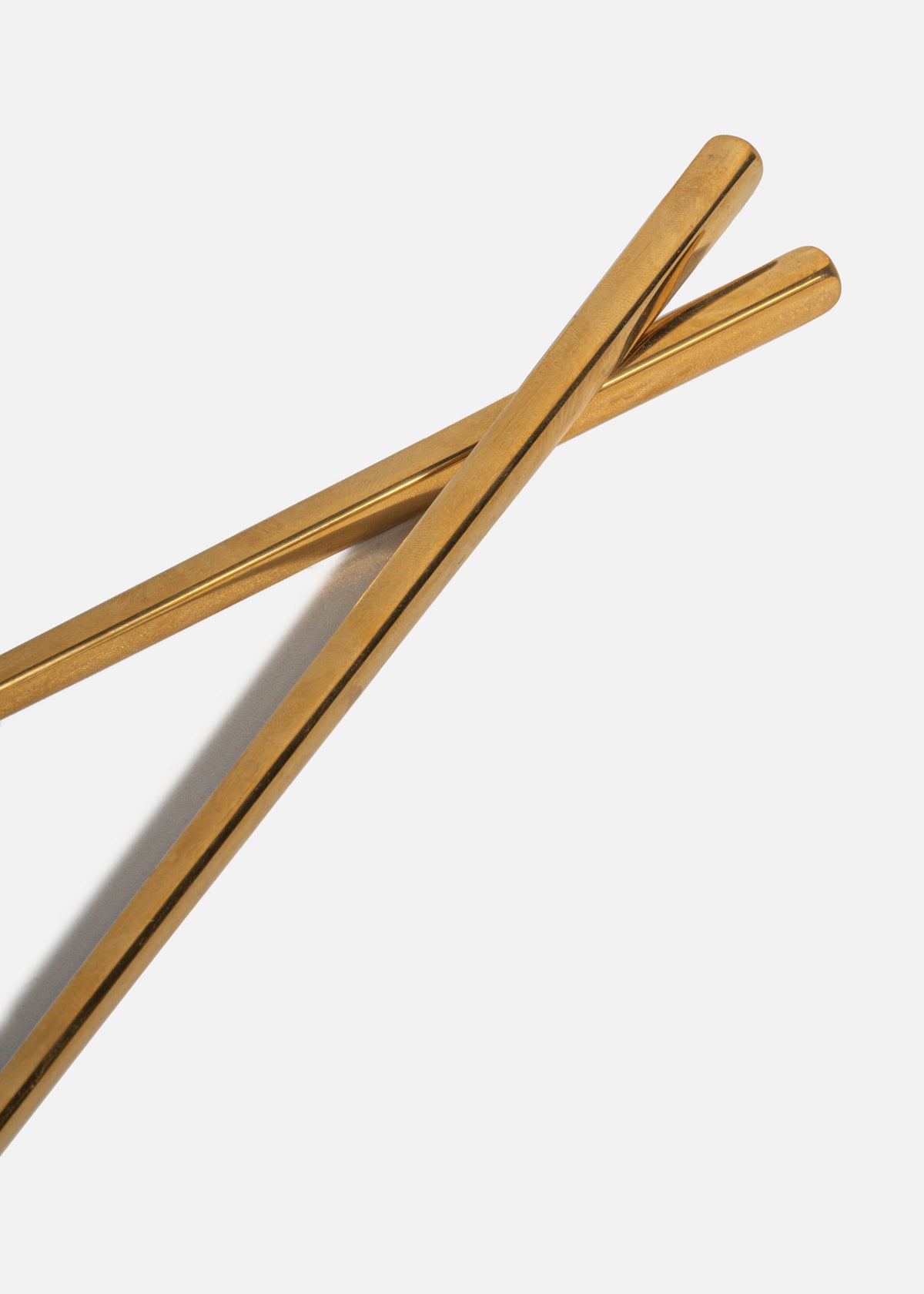 Par de palillos chinos de acero inoxidable electropintado dorado Aura — imagen de producto