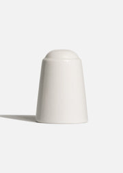 Pimentero de porcelana blanco premium resistente a choques para restaurantes, hoteles, y cafeterías Banquet. Altura 7 cm (3"), capacidad 30 g — imagen de producto