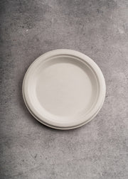 Plato trinche mediano desechable compostable blanco de bagazo de caña de maíz biodegradable y resistente Ø 7" /  17.5 cm — imagen de producto