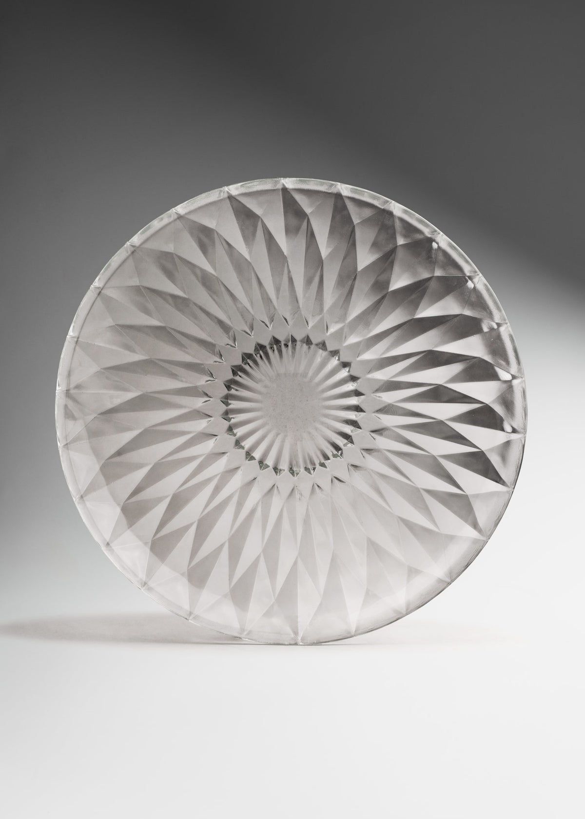 Plato base de cristal transparente texturizado Zafiro Ø 32 cm — imagen de producto