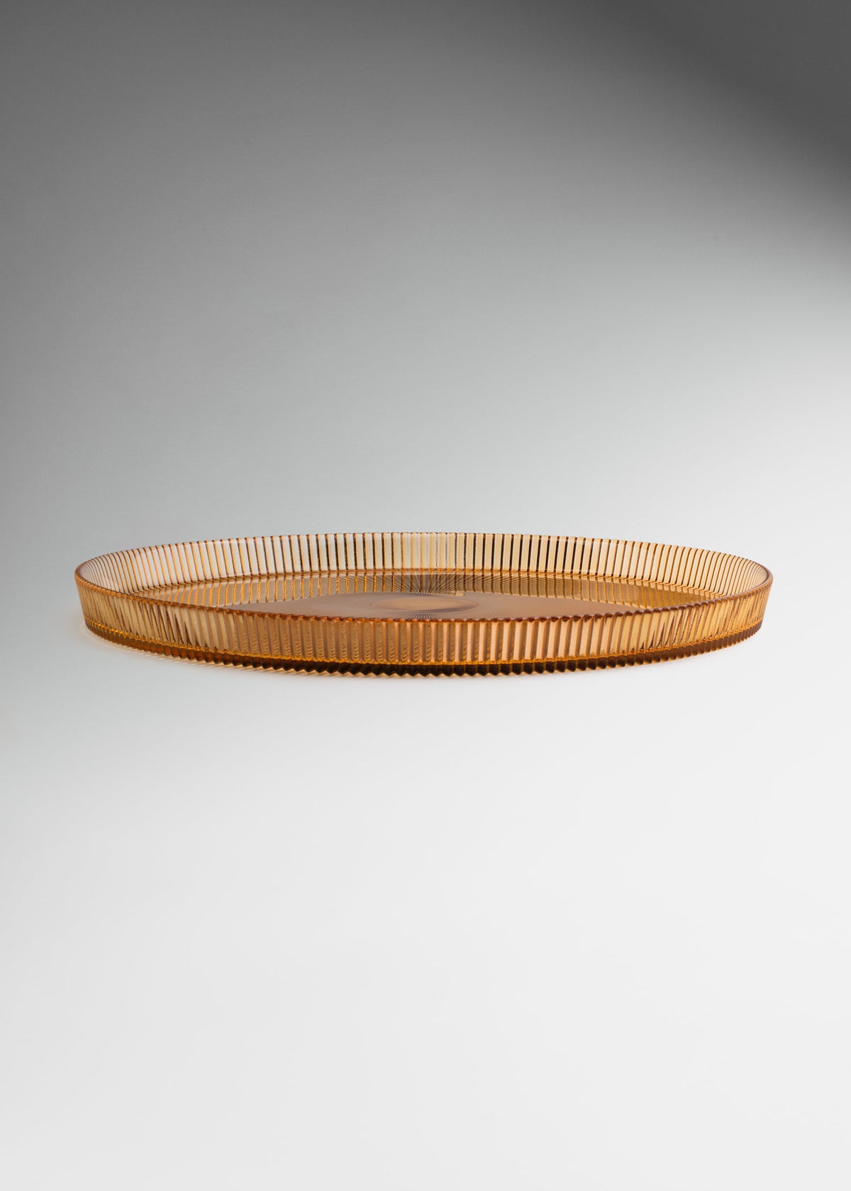 Plato base de vidrio ámbar ala alta 31.5 cm — imagen de producto