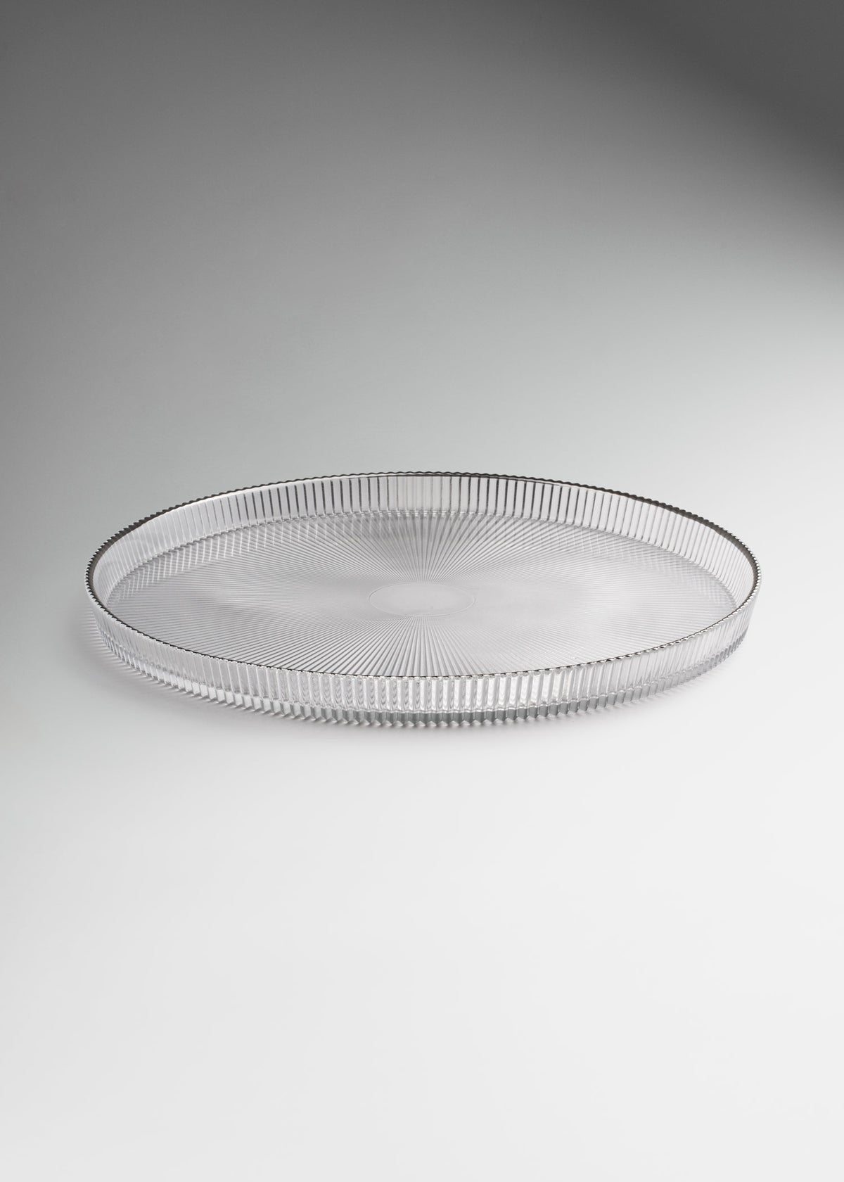 Plato base de vidrio transparente con filo plateado y ala alta 31.5 cm — imagen de producto