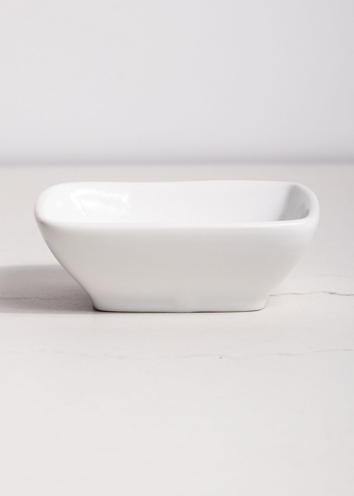 Plato cuadrado hondo de porcelana blanco Raz 40 ml — imagen de producto, vista 1