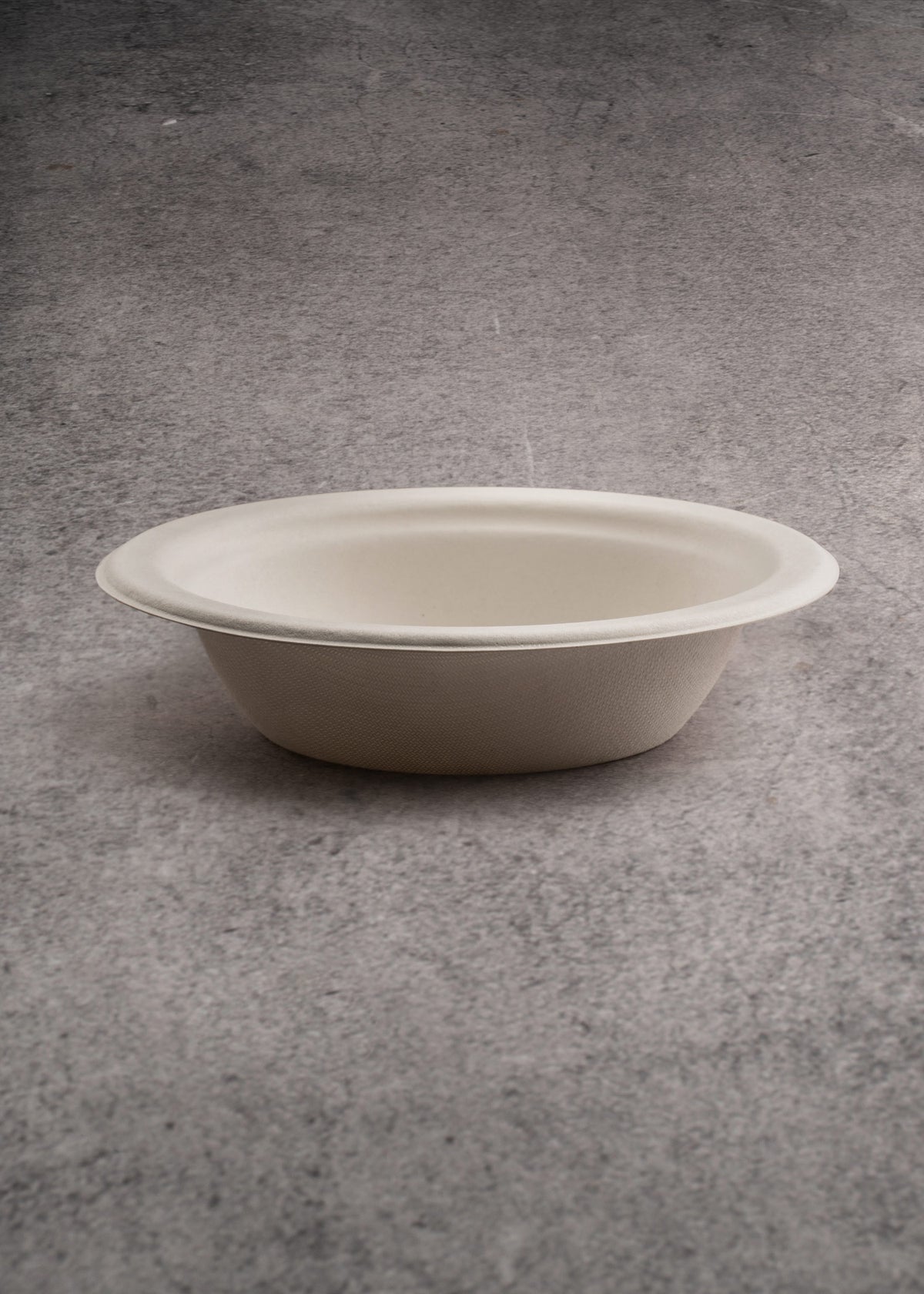 Plato hondo desechable compostable blanco de bagazo de caña de maíz biodegradable, resistente libre de compuestos químicos (PFAS) 12 oz / 354 ml Ø  16 cm — imagen de producto