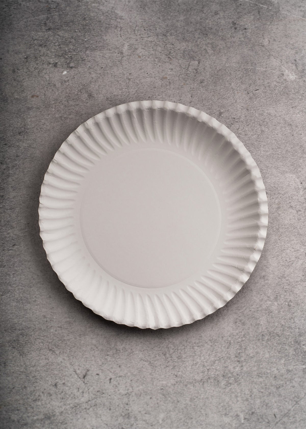 Plato pastelero desechable grande de papel blanco (No.5) para pasteles, postres y eventos Ø 23.3 cm — imagen de producto