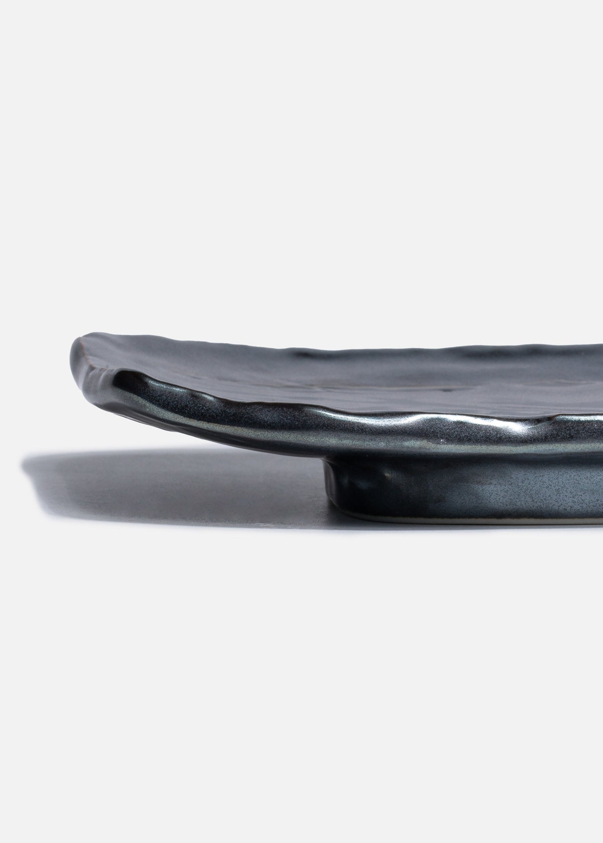 Plato rectangular abstracto de porcelana negro Yui 35x9.5 cm — imagen de producto, vista 4
