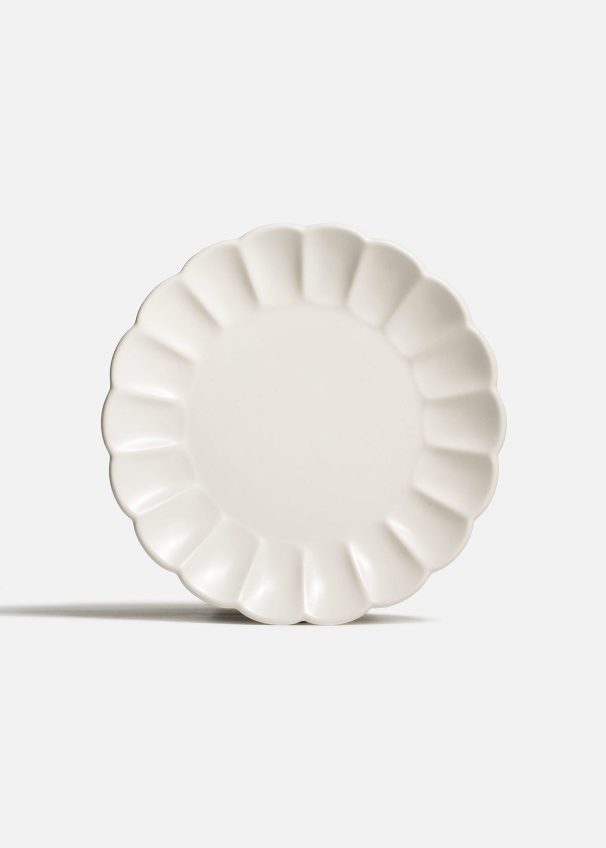 Plato trinche de cerámica premium blanco mate Pétalo Ø 22 cm — imagen de producto