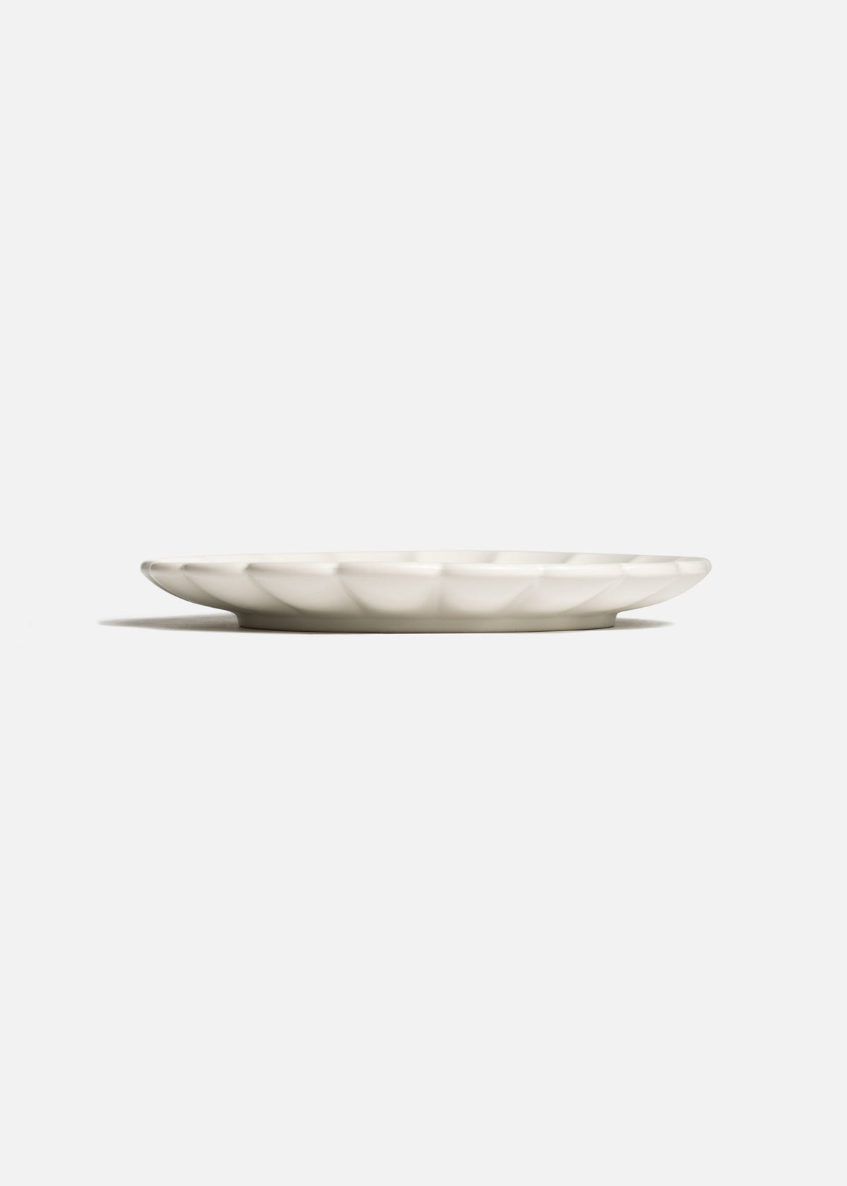 Plato trinche de cerámica premium blanco mate Pétalo Ø 22 cm — imagen de producto