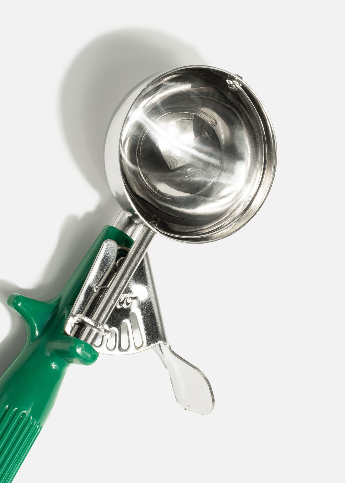 Porcionador reforzado 12 de acero inoxidable mango verde 2 2/3 oz 1/3 tazas — imagen de producto