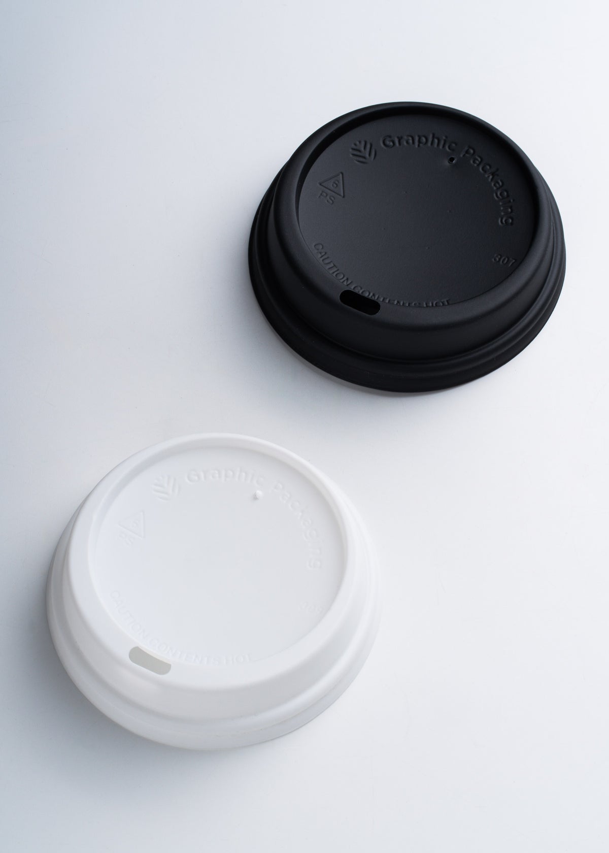 Tapa domo de plástico negro y blanco para bebidas calientes vasos de 8 oz — imagen de producto, vista 1