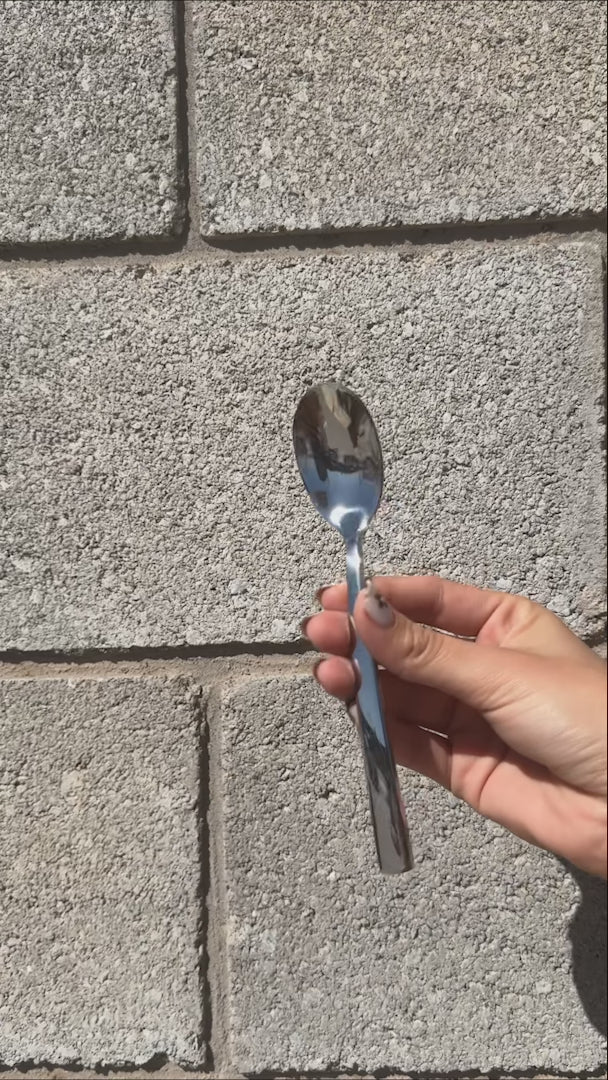 Cargar vídeo: video detalles cubiertos de mesa maha