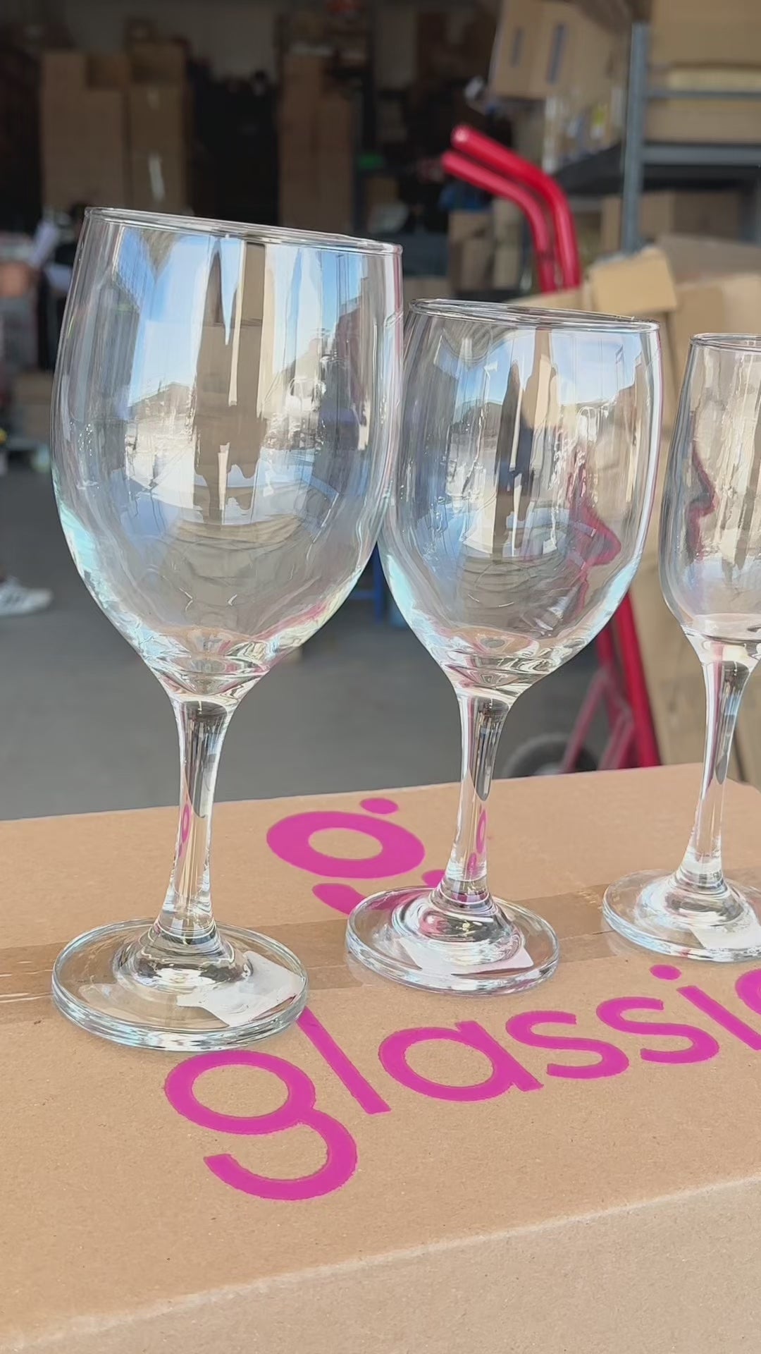 Cargar vídeo: Copa cervecera de vidrio transparente Calif 350 ml — video de producto