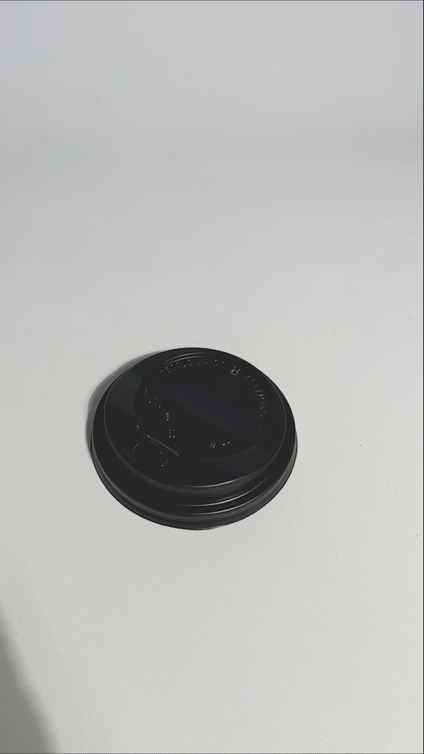 Tapas de plástico negro y blanco para vaso de papel 10,12,16,20 oz — video de producto