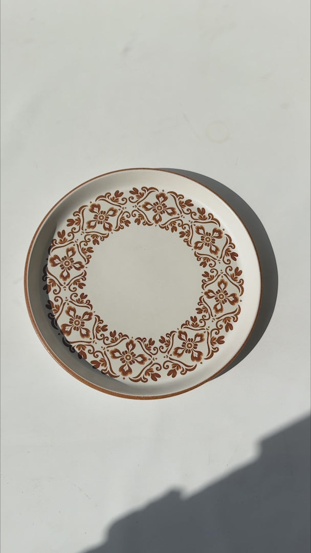 Cargar vídeo: Video del plato de cerámica Talavera Mostaza Ø 27 cm