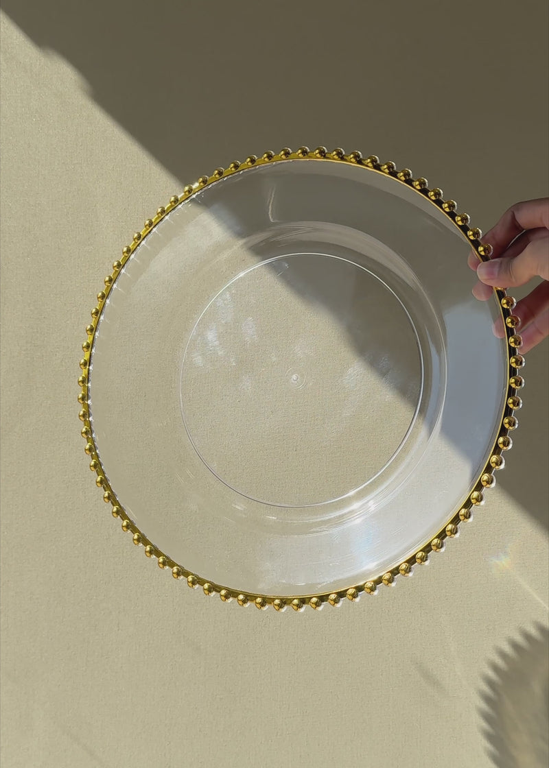 Video de Plato base de vidrio transparente con filo dorado Perla Ø 32 cm para banquetes, hoteles, restaurantes, bodas y eventos