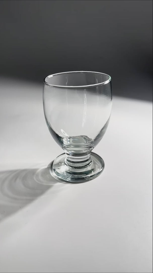Cargar vídeo: Copa para agua de vidrio transparente Ferrara 300 ml — video de producto