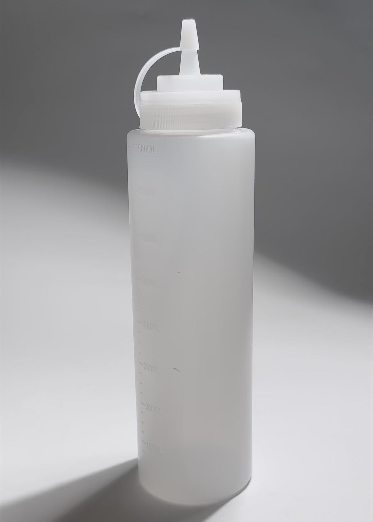 Cargar vídeo: Botella dispensadora de plástico (polietileno) transparente 32 oz