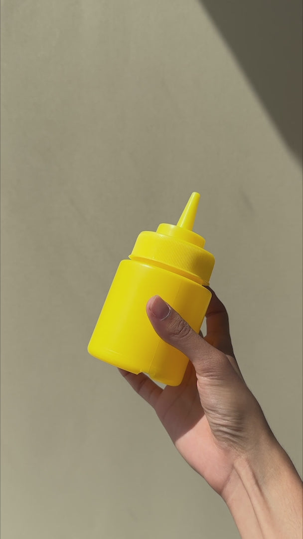 Video de botella dispensadora para aderezos amarilla 8 oz
