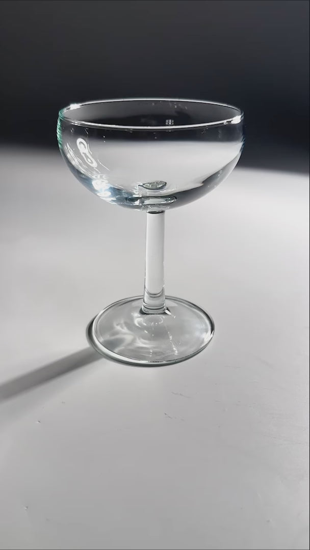 Cargar vídeo: Copa para cóctel de vidrio transparente Monastrell 170 ml — video de producto