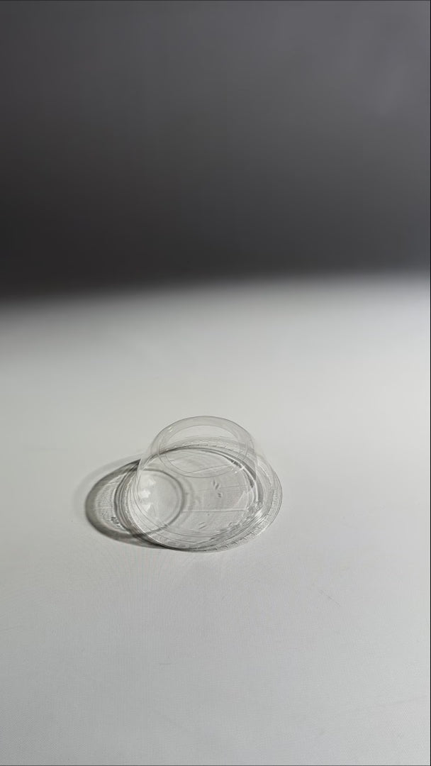 Tapas de plástico PET transparentes Easy Drink para vasos de 9, 12, 16, 20 oz — video de producto