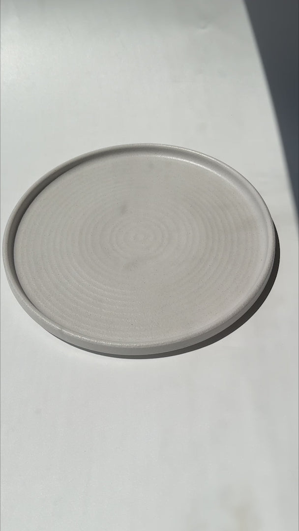 Cargar vídeo: Video del plato trinche de porcelana Liora Ripple Ø 26 cm