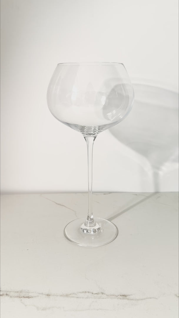 Cargar vídeo: Copa para cóctel de vidrio transparente Bourgondi Select 730 ml — video de producto
