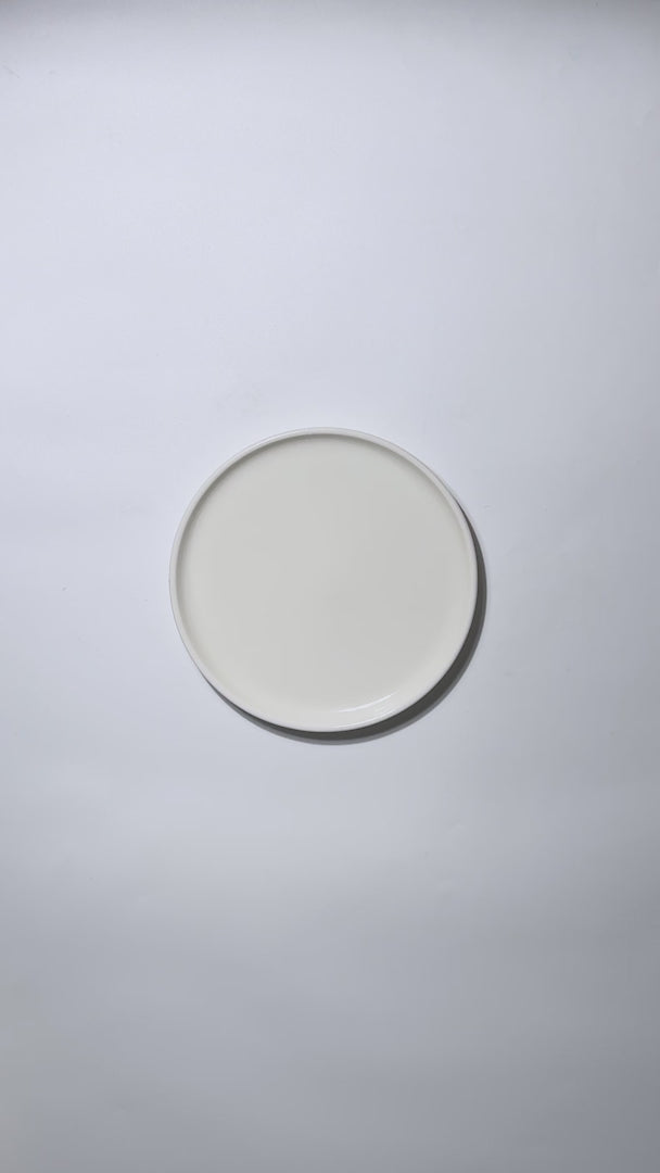 Cargar vídeo: Video del acabado y diseño minimalista del plato de porcelana Hygge