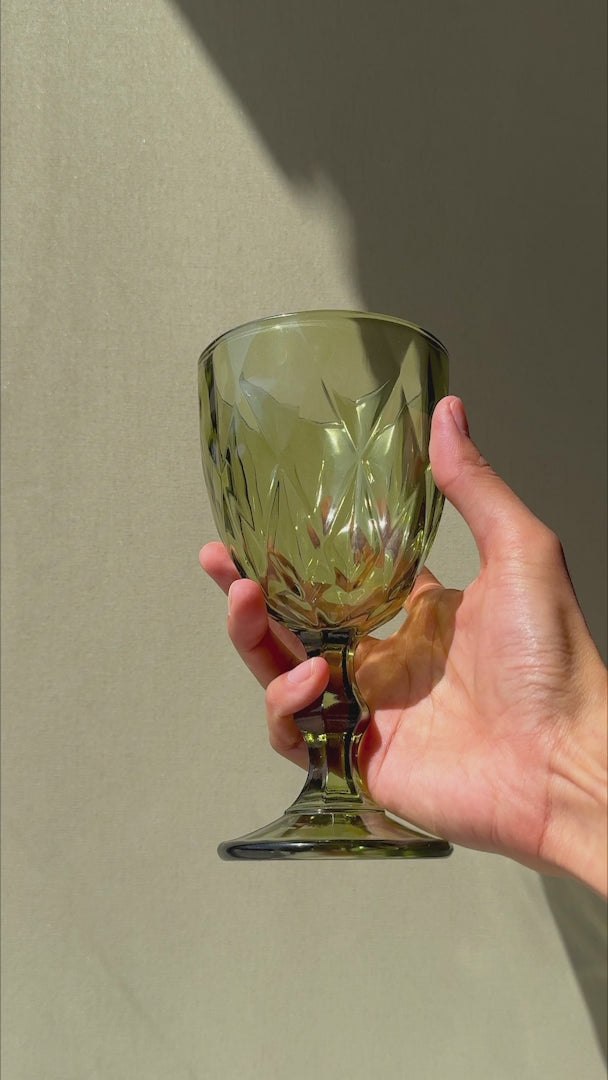 Cargar vídeo: Video de la copa para agua Libbey Diamond verde olivo 320 ml