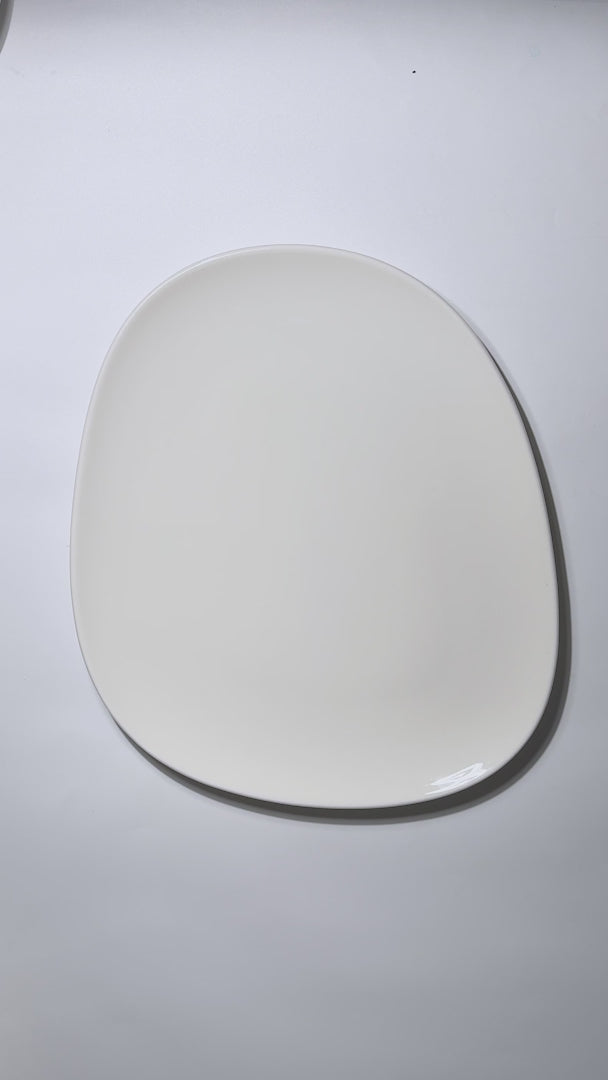 Cargar vídeo: Video del plato trinche de porcelana blanco Vago 33 × 27 cm