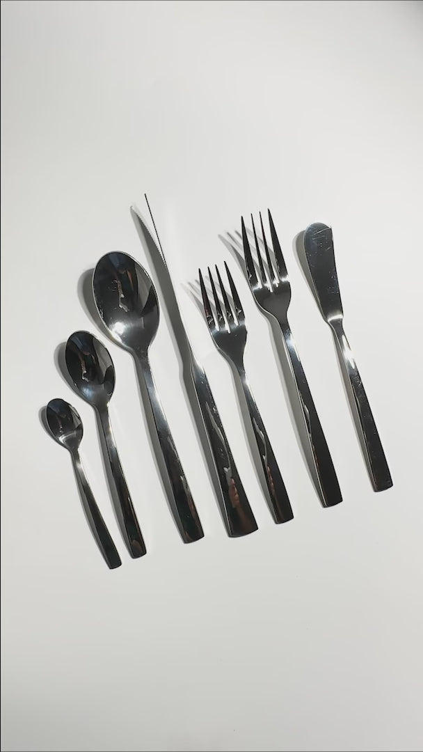 Cargar vídeo: Cubiertos de mesa plata brillante Olimpo — video de producto