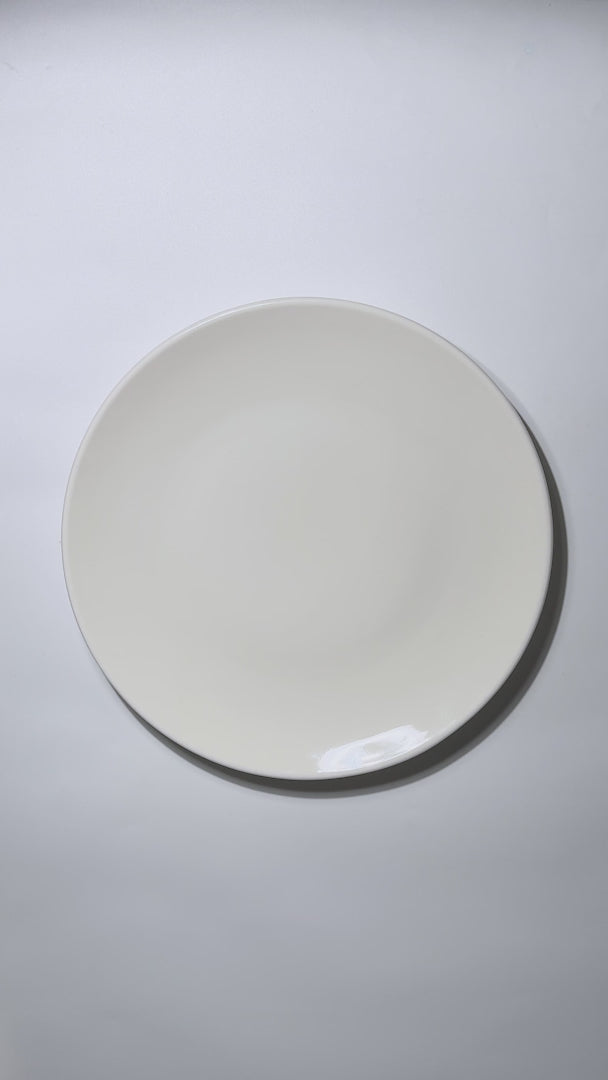 Cargar vídeo: Video del acabado, perfil y borde del plato de porcelana Gourmet