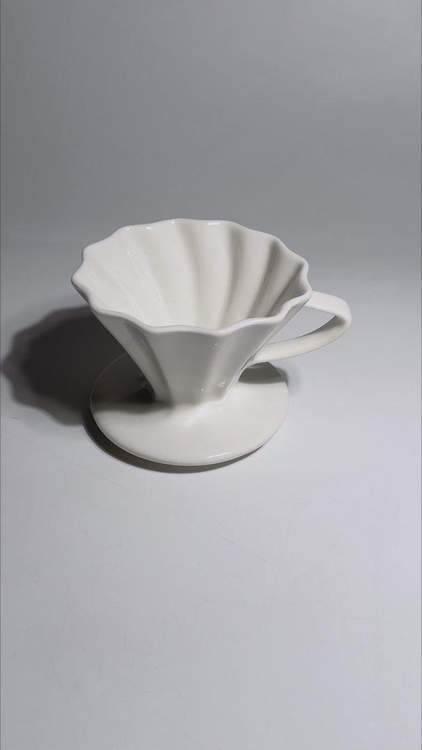 Cargar vídeo: Taza para café filtrado de porcelana Dripper Ø 11 cm — video de producto