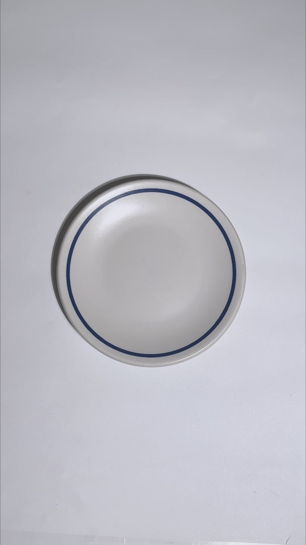 Cargar vídeo: Video del diseño y filo azul del plato postrero Regina 19 cm